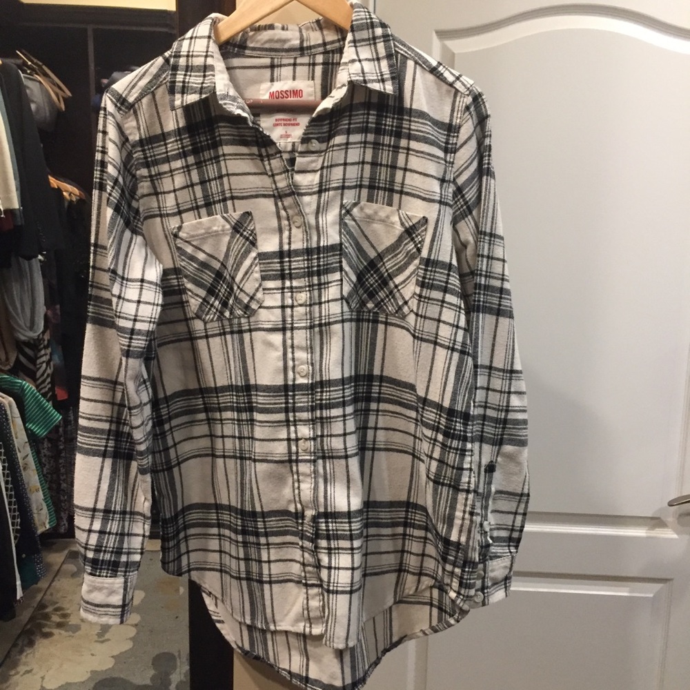 Boyfriend fit flannel shirt.